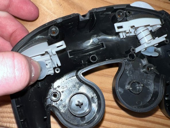 Yobo Gameware Controller Trigger Spring Replacement, Replacing Spring: crwdns2935265:04crwdnd2935265:02crwdnd2935265:02crwdne2935265:0