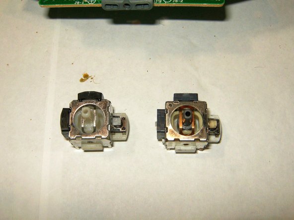 Xbox 360 Wireless Controller Right Analog Stick Replacement: crwdns2935265:08crwdnd2935265:02crwdnd2935265:03crwdne2935265:0