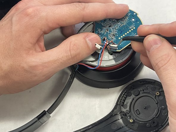 Beats Solo 2 Wireless Motherboard Replacement: crwdns2935265:05crwdnd2935265:02crwdnd2935265:02crwdne2935265:0