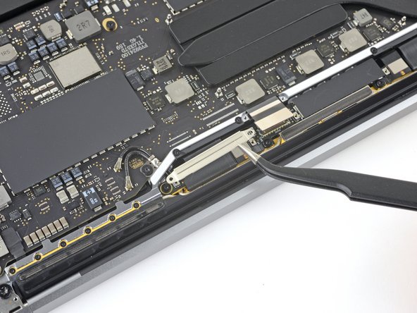 MacBook Pro 13" Two Thunderbolt Ports 2020 Display Assembly Replacement: crwdns2935265:020crwdnd2935265:02crwdnd2935265:03crwdne2935265:0