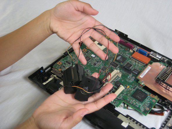 Disassembling IBM ThinkPad A30 Speakers: crwdns2935265:028crwdnd2935265:02crwdnd2935265:02crwdne2935265:0