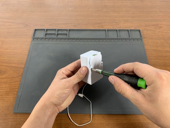 Dreamer Autoshade Battery Box Reset, Close and secure the battery box: crwdns2935265:04crwdnd2935265:02crwdnd2935265:02crwdne2935265:0