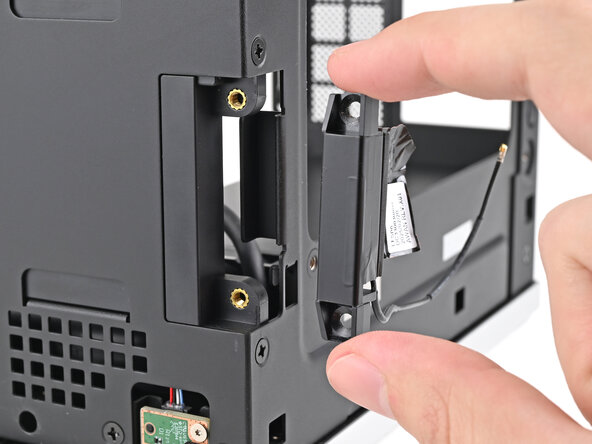 Framework Desktop Antennas Replacement, Remove the right antenna: Schritt 39, Bild 3 von 3