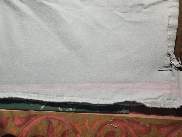 How to Shorten Pant Legs With a Sewing Machine: crwdns2935265:04crwdnd2935265:02crwdnd2935265:03crwdne2935265:0