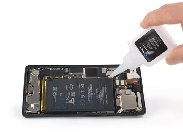 Google Pixel 6 Battery Replacement, Apply high concentration isopropyl alcohol: crwdns2935265:023crwdnd2935265:02crwdnd2935265:02crwdne2935265:0