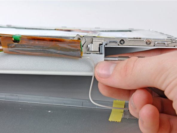 PowerBook G4 Aluminum 12" 1-1.5 GHz Display Data Cable Replacement: crwdns2935265:074crwdnd2935265:02crwdnd2935265:02crwdne2935265:0