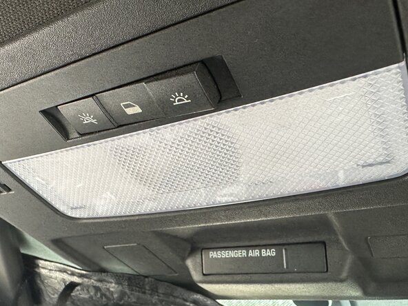 Chevrolet Camaro 2010–2015 Innenraumleuchte ersetzen, Innenraumleuchte: Schritt 1, Bild 1 von 3
