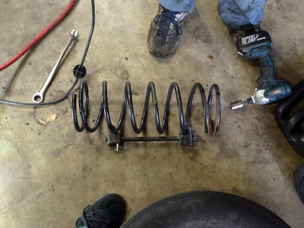 1986-1993 Volvo 240 Front Struts Replacement: crwdns2935265:012crwdnd2935265:02crwdnd2935265:02crwdne2935265:0