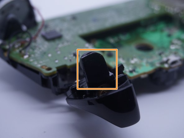 Xbox One Wireless Controller 1697 LT/RT Magnet Adjustment, Cut new heatshink tubing: crwdns2935265:05crwdnd2935265:03crwdnd2935265:03crwdne2935265:0