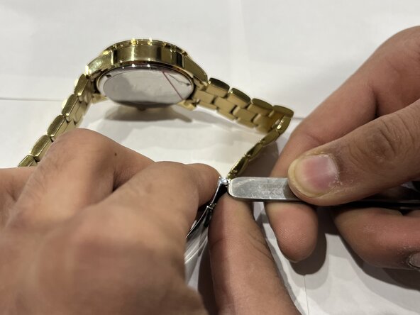 How to Replace a Guess W0016L2 Watch Battery: crwdns2935265:09crwdnd2935265:03crwdnd2935265:03crwdne2935265:0