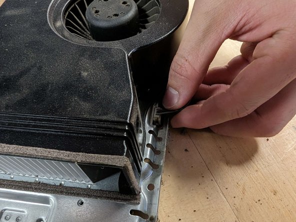 PlayStation 3 Slim Thermal Paste Replacement, Disconnecting the fan: crwdns2935265:019crwdnd2935265:02crwdnd2935265:03crwdne2935265:0