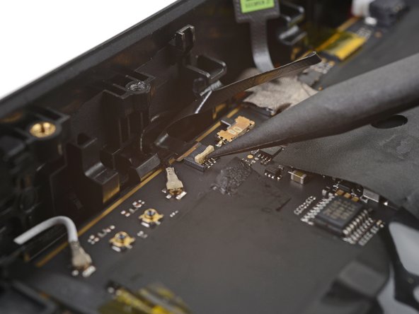 HTC Vive XR Elite Proximity Sensor Replacement, Disconnect the proximity sensor: crwdns2935265:048crwdnd2935265:02crwdnd2935265:02crwdne2935265:0