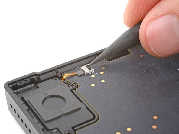 Analogue Pocket Buttons Replacement, Disconnect the main board: 步骤 12 中的图像 2，3