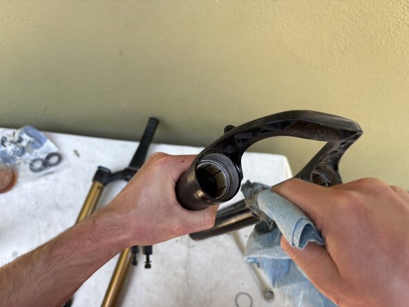 Fox32 Mountain Bike Front Air Suspension Fork Seal and Oil Replacement: étape 32, image 2 de 3