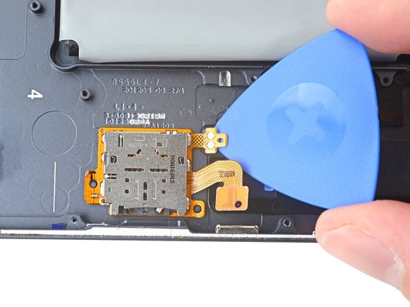 Samsung Galaxy Tab S7 Plus 5G microSD Card Reader Replacement, Separate the microSD card reader's adhesive: crwdns2935265:044crwdnd2935265:02crwdnd2935265:03crwdne2935265:0