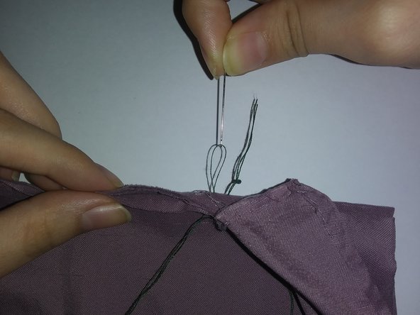 How to Hand Sew A Small Hole in Clothing: crwdns2935265:06crwdnd2935265:02crwdnd2935265:03crwdne2935265:0