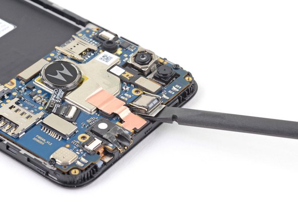 Motorola Moto E6 Plus Earpiece Speaker Replacement, Remove the earpiece speaker: crwdns2935265:018crwdnd2935265:02crwdnd2935265:03crwdne2935265:0