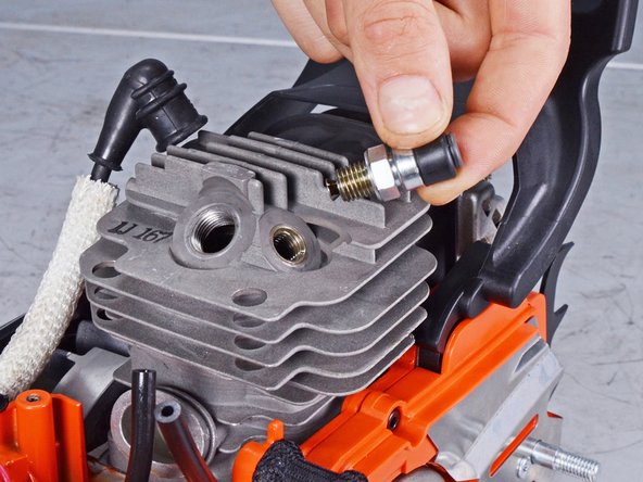 Echo Chain Saw CS4910 2020 Piston Assembly Replacement, Remove the decompression valve assembly: crwdns2935265:030crwdnd2935265:02crwdnd2935265:02crwdne2935265:0