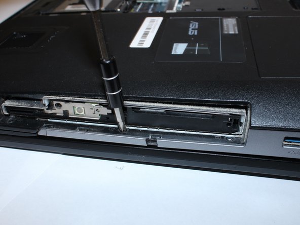 Asus G75VW-BHI7N07 Trackpad Buttons Replacement: crwdns2935265:03crwdnd2935265:02crwdnd2935265:02crwdne2935265:0