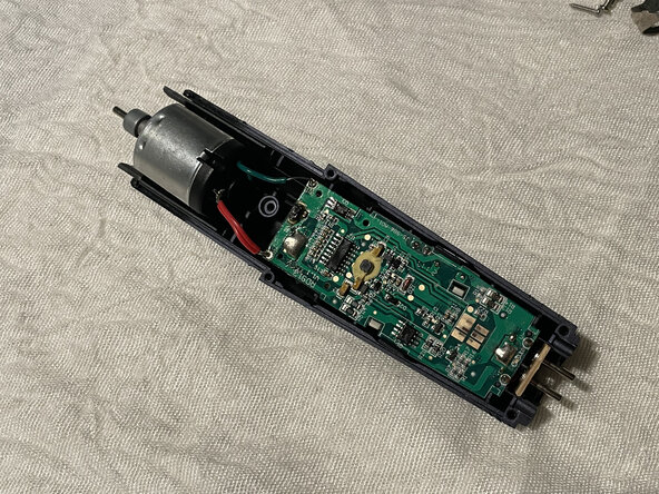 Babyliss Lithium Performance (E986E) Teardown, Prying open + replacement parts: crwdns2935265:05crwdnd2935265:01crwdnd2935265:03crwdne2935265:0