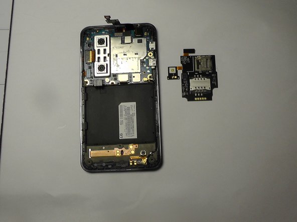 LG Thrill 4G SIM/Micro SD Card Replacement, SD/SIM Card Board Removal: crwdns2935265:09crwdnd2935265:02crwdnd2935265:03crwdne2935265:0