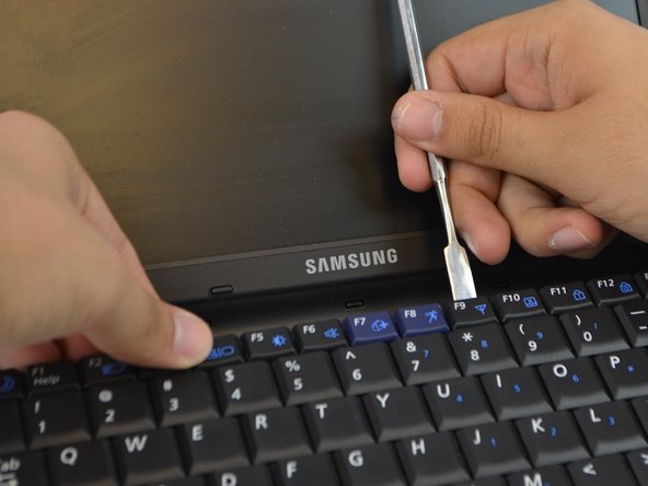 Samsung NP-130-JA01US Keyboard Replacement: crwdns2935265:05crwdnd2935265:02crwdnd2935265:03crwdne2935265:0