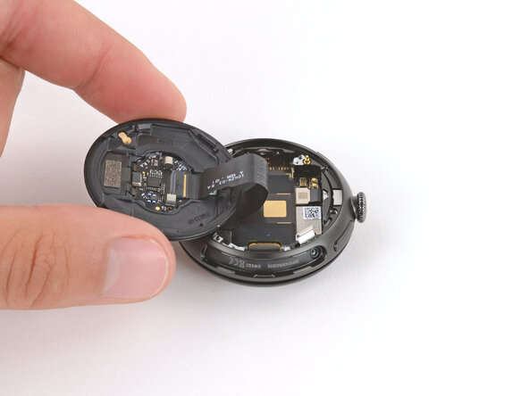 Google Pixel Watch 4 Screen Replacement, Move the back sensor glass and flip over the watch: adım 18, 3 resimden 1.