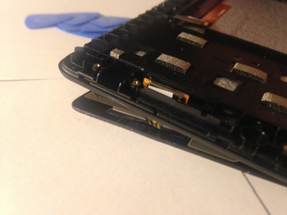 Amazon Fire 5th Generation Teardown, Unthread the digitizer cable: crwdns2935265:017crwdnd2935265:02crwdnd2935265:03crwdne2935265:0