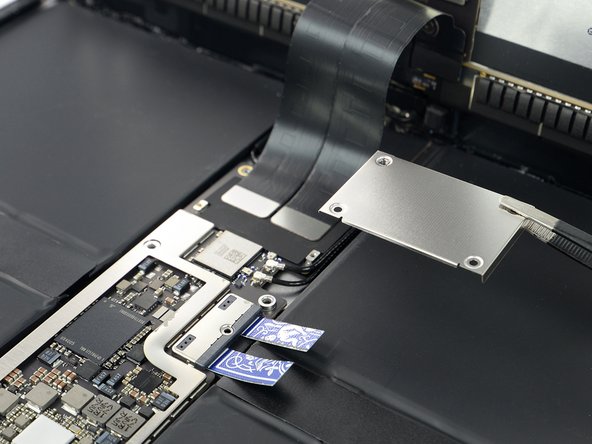 iPad Pro 12.9" 2nd Gen Screen Replacement, Remove the display connector bracket: crwdns2935265:033crwdnd2935265:02crwdnd2935265:02crwdne2935265:0
