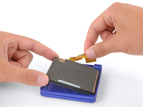 How to Reshell Your Game Boy Advance SP, Remove the screen: crwdns2935265:026crwdnd2935265:01crwdnd2935265:03crwdne2935265:0