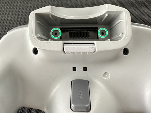 Installation du Mod Kit 8BitDo pour manette N64, Visser les derniers vis: étape 20, image 2 de 2