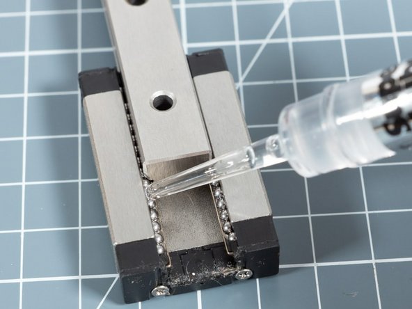 MGN Linear Guide, Applying Grease: crwdns2935265:07crwdnd2935265:02crwdnd2935265:03crwdne2935265:0