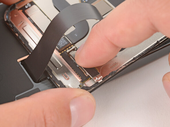 Google Pixel 10 Pro XL Screen Replacement, Remove the screen cable bracket: 9 단계, 이미지 3개 중 2개