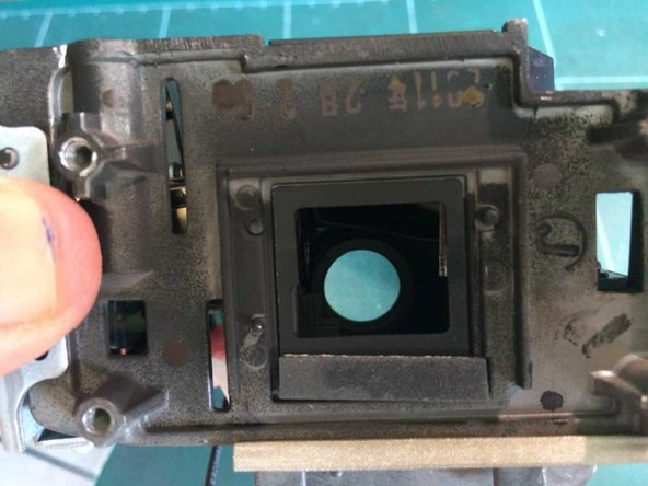 Mitsubishi EX320U Projector Disassembly, Optical path - 2: crwdns2935265:011crwdnd2935265:03crwdnd2935265:03crwdne2935265:0