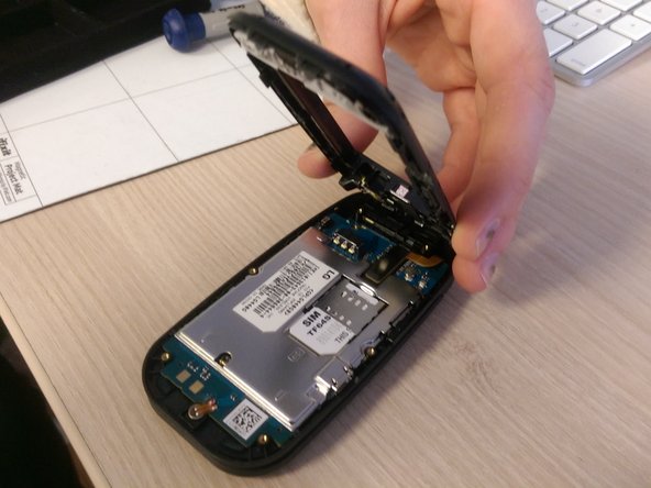 LG 440G Bottom Casing Replacement, Lift casing cover: crwdns2935265:06crwdnd2935265:02crwdnd2935265:02crwdne2935265:0