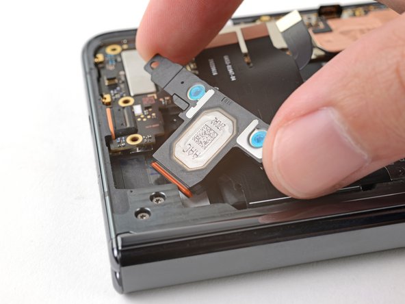Google Pixel Fold Bottom Speaker Replacement, Remove the bottom speaker: crwdns2935265:033crwdnd2935265:03crwdnd2935265:03crwdne2935265:0