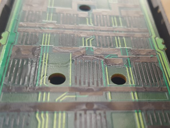 Infrared Remote Control Cleaning, Cleaning the Printed Circuit: crwdns2935265:04crwdnd2935265:02crwdnd2935265:03crwdne2935265:0