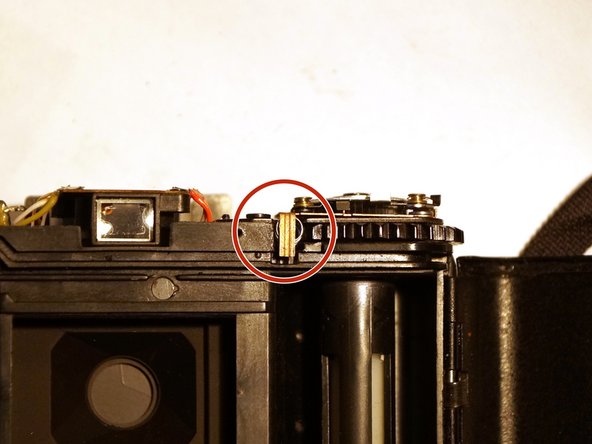 Lomo LC-A: fixing the exposure / picture counter, Install an extra spring: crwdns2935265:010crwdnd2935265:03crwdnd2935265:03crwdne2935265:0