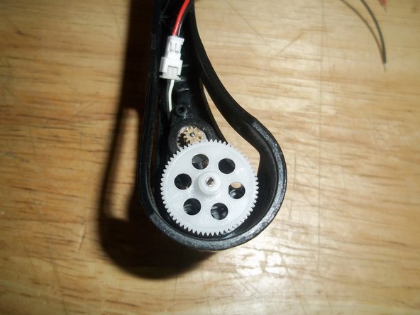 Sky Viper v950HD Motor Replacement with Quick Connect Motor: step 7, image 1 of 3