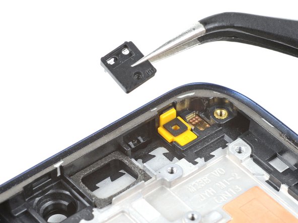 Motorola Moto G Play (2021) Screen Replacement, Remove the proximity sensor bracket: crwdns2935265:036crwdnd2935265:03crwdnd2935265:03crwdne2935265:0