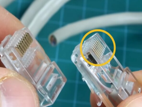 How to Crimp an Ethernet Cable (RJ45), Crimp the Connector: passo 6, immagine 2 di 3