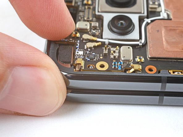 Google Pixel Fold Logic Board Replacement: passo 60, immagine 3 di 3