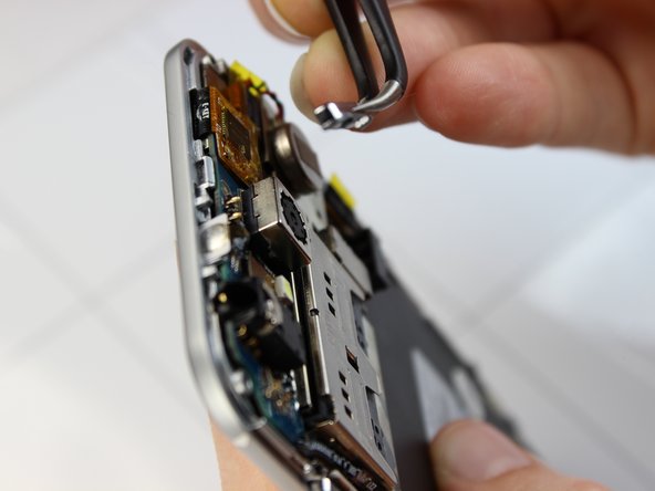 JIAYU F1 Power Button Replacement, Removing Power Button: crwdns2935265:05crwdnd2935265:03crwdnd2935265:03crwdne2935265:0