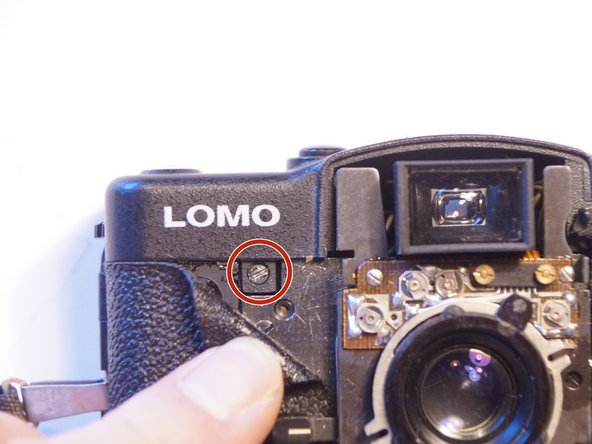 Lomo LC-A: fixing the exposure / picture counter, Remove the leather cover: crwdns2935265:03crwdnd2935265:03crwdnd2935265:03crwdne2935265:0