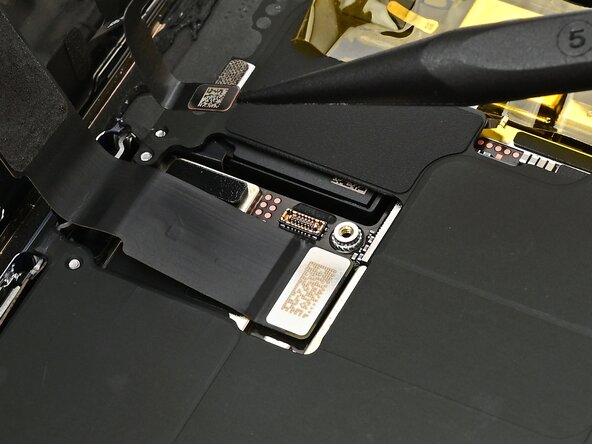 iPhone Air Screen Replacement, Disconnect the screen: crwdns2935265:016crwdnd2935265:02crwdnd2935265:03crwdne2935265:0