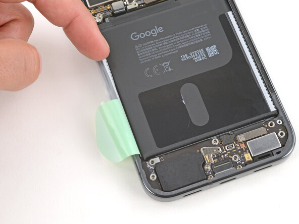 Google Pixel 10 Pro XL Battery Replacement, Peel up the battery pull tab: 步骤 22 中的图像 3，3