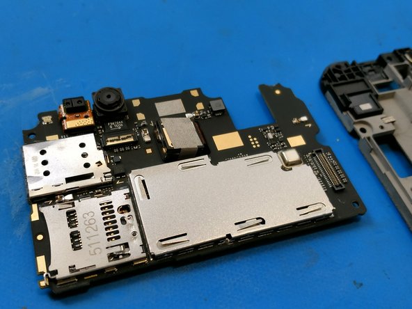 Alcatel Go Play (7048W) Teardown, Out with the board: crwdns2935265:014crwdnd2935265:03crwdnd2935265:03crwdne2935265:0