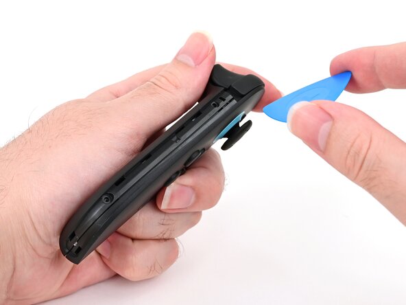 Joy-Con 2 (Left) Battery Replacement, Insert an opening pick: crwdns2935265:07crwdnd2935265:01crwdnd2935265:03crwdne2935265:0