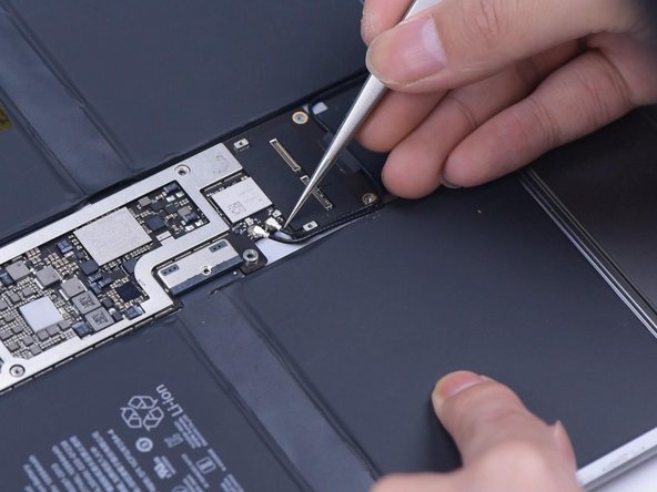 Replace connectors on iPad Pro: crwdns2935265:03crwdnd2935265:03crwdnd2935265:03crwdne2935265:0