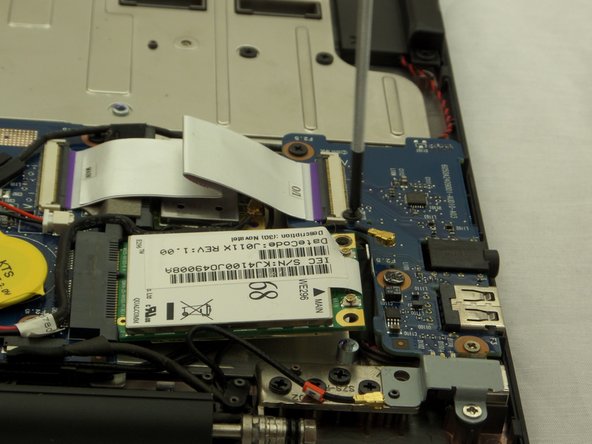 Cr-48 Chromebook Network Card Replacement, Unscrew and Remove Network Card: crwdns2935265:06crwdnd2935265:02crwdnd2935265:03crwdne2935265:0